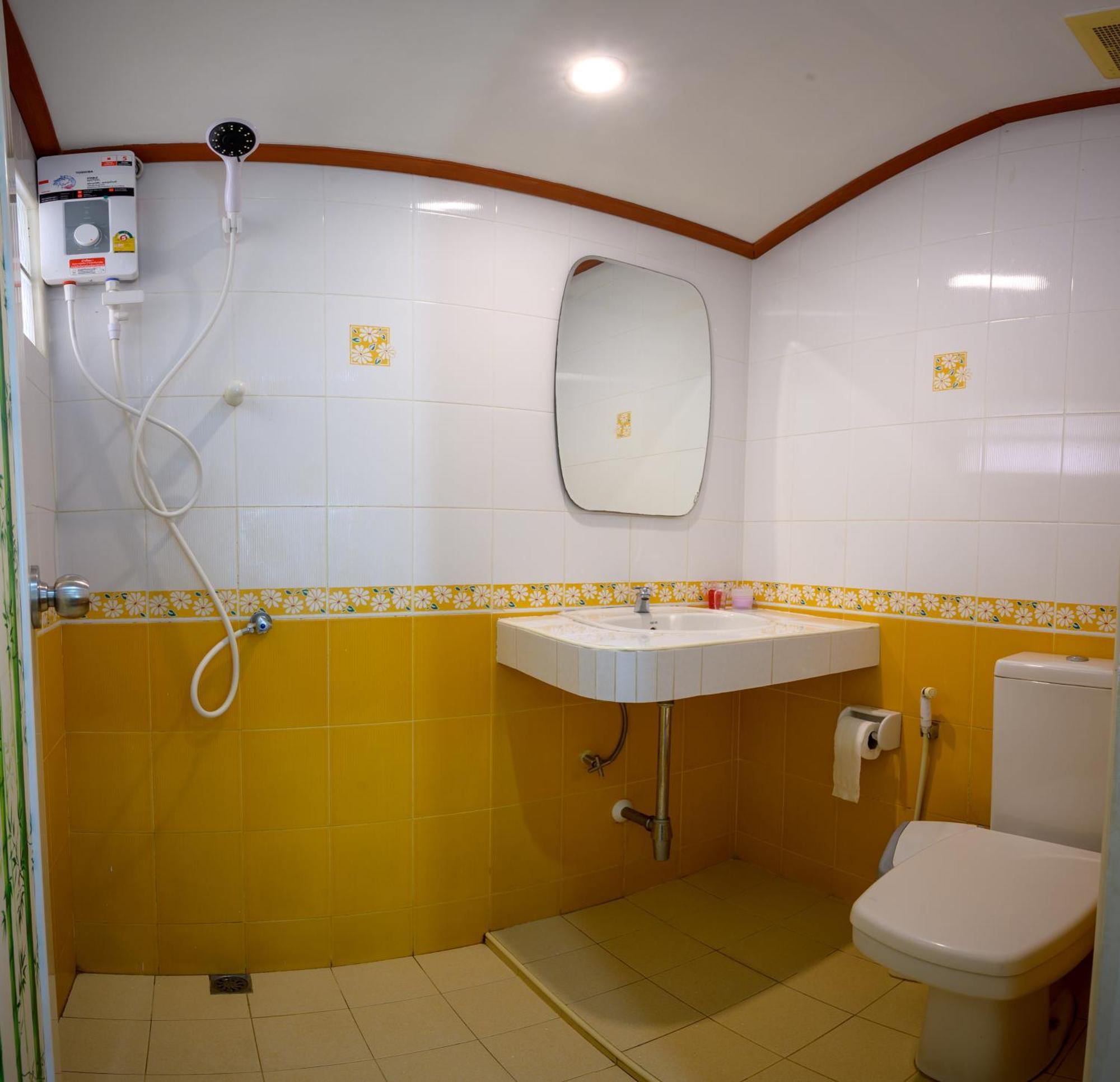 Halo Sea Koh Larn Hotel Pattaya Bagian luar foto